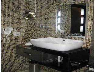 The Grand Hotel Bizzotel Gurgaon Exterior photo